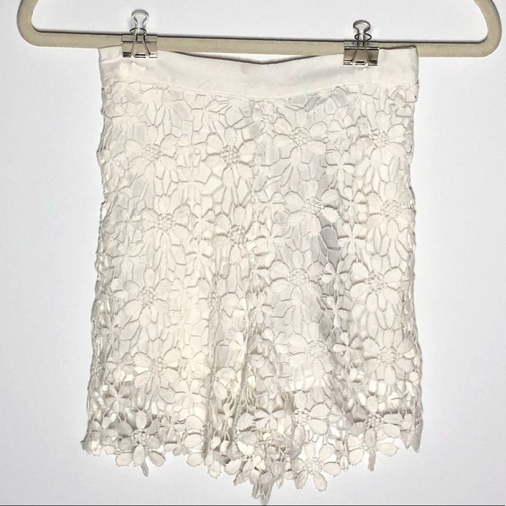 LF Kiwi Tucker | High-Waisted Lace Shorts